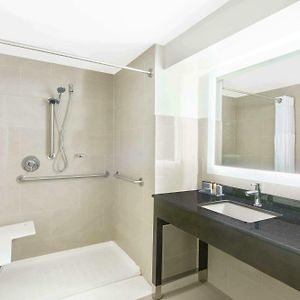 King Room Mobility or hearing accessible